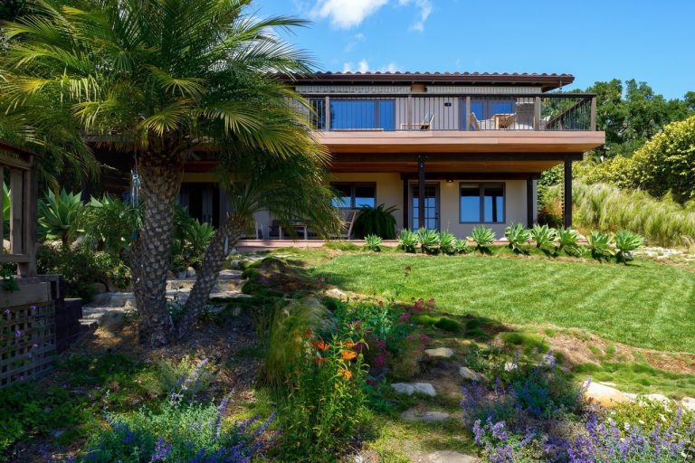 Siteline | An Oceanfront Fixer in Hope Ranch